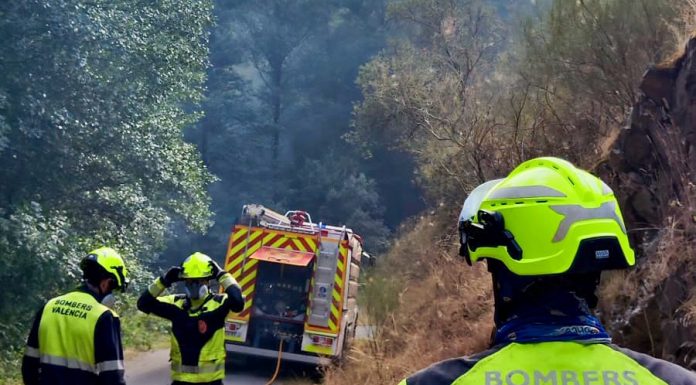 Así trabajan los bomberos valencianos en los incendios en la comarca de El Bierzo