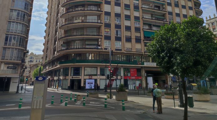 Muere una niña de 6 años atropellada en la plaza de San Agustín Una violenta pelea en la plaza de San Agustín deja dos heridos y destrozos en la terraza de un local