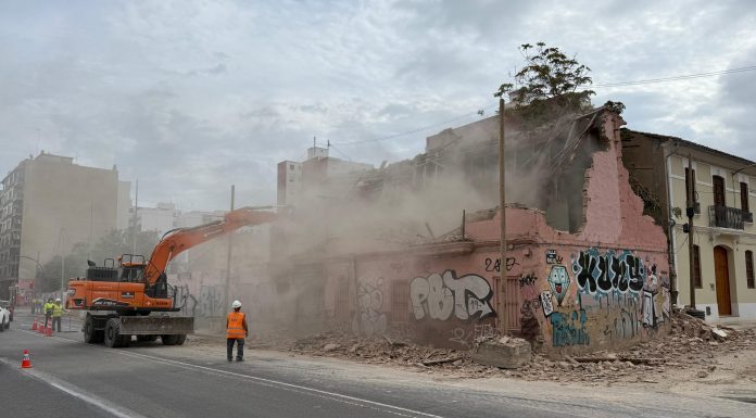 El Ayuntamiento elimina la “acera de la muerte” de la calle Sant Vicent Màrtir