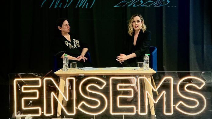 Pilar Tébar, secretaría autonómica de Cultura junto con Beatriz Traver durante la presentación de Ensems / GVA