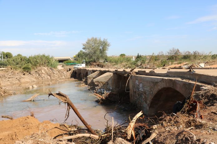Puente histórico de Quart de Poblet, días después del paso de la DANA