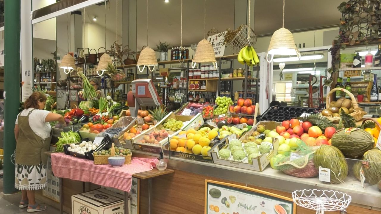 Gema en su parada del Mercado de Catarroja