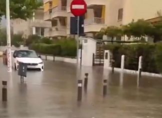 Calles de Gandia anegadas por el temporal