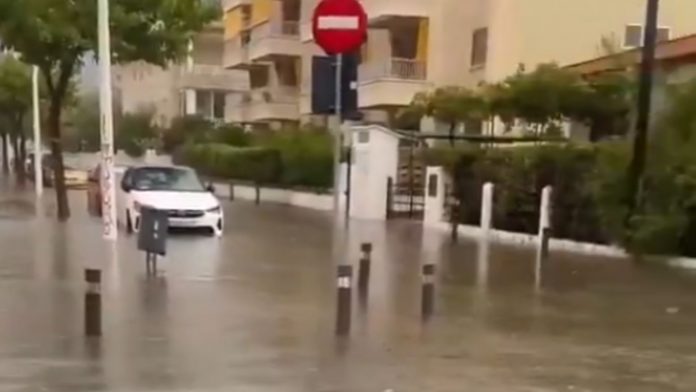 Calles de Gandia anegadas por el temporal