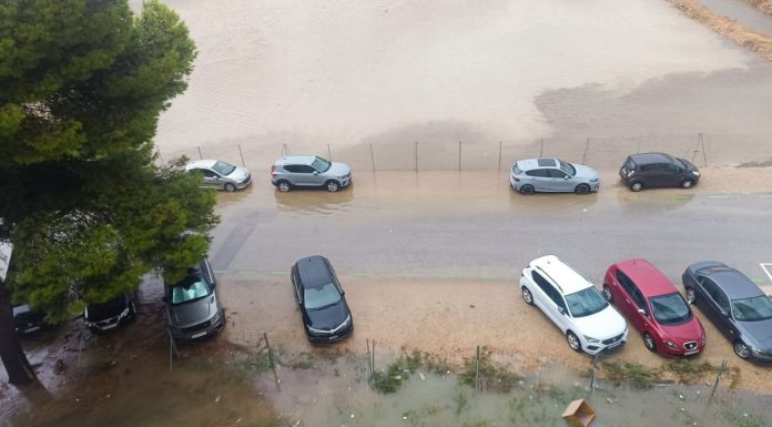 Las lluvias de la noche descargan con fuerza en l’Horta Sud, ¿dónde ha llovido más? Las lluvias anegan calles de diferentes municipios