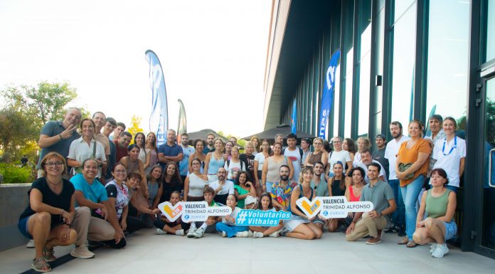 Vithas forma en RCP al voluntariado del Medio Maratón y Maratón Valencia Trinidad Alfonso Zurich 2025 Foto de grupo de la formación realizada por Vithas