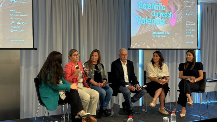 De izda a dcha - Dra. María Vidal, Dra. Ana Santaballa, Dra. María Jesús Nicolau, Dr. Carlos Fuster, Dra. Esther Jordá y Dra. Nuria Marín.