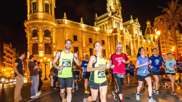 Valencia se cierra al tráfico este fin de semana por la 15K nocturna: calles cortadas, recorrido y horario