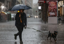 Valencia en alerta máxima: una tromba de agua inunda Manises y Aldaia