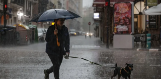 Valencia en alerta máxima: una tromba de agua inunda Manises y Aldaia