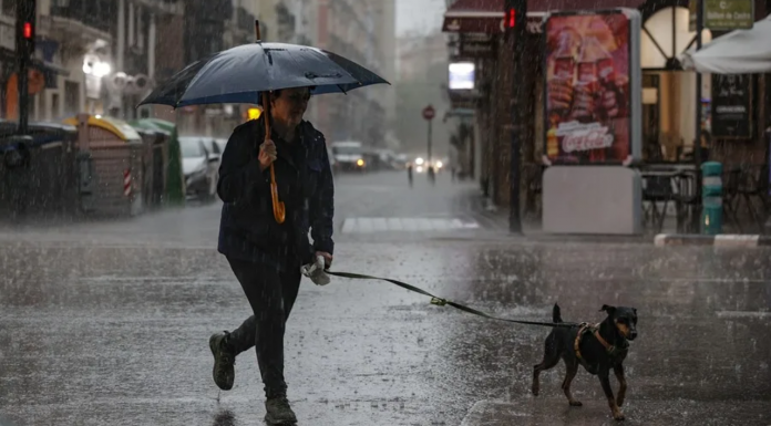 Valencia se blinda ante la lluvia: las 10 medidas de emergencia que rigen hoy en la ciudad Valencia en alerta máxima: una tromba de agua inunda Manises y Aldaia