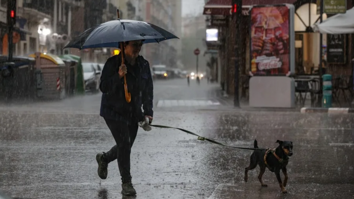 Valencia en alerta máxima: una tromba de agua inunda Manises y Aldaia