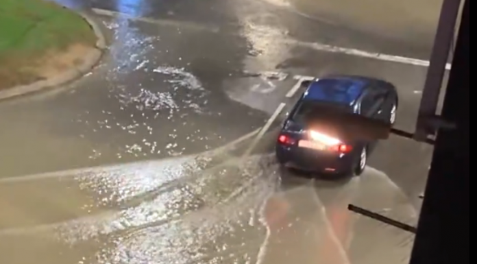 Una tromba de agua inunda Manises y Aldaia Una tromba de agua inunda Manises y Aldaia