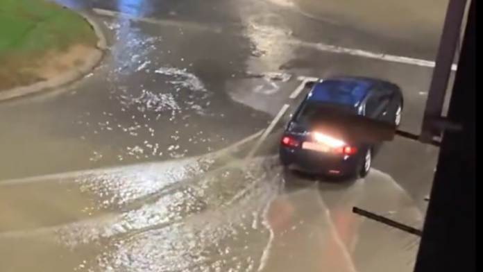 Una tromba de agua inunda Manises y Aldaia