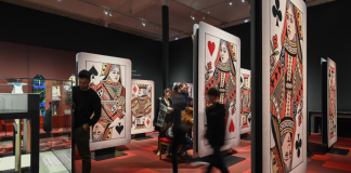 Valencia se transforma en el País de las Maravillas y recibirá al dinosaurio más grande de la historia