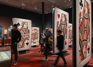 Valencia se transforma en el País de las Maravillas y recibirá al dinosaurio más grande de la historia