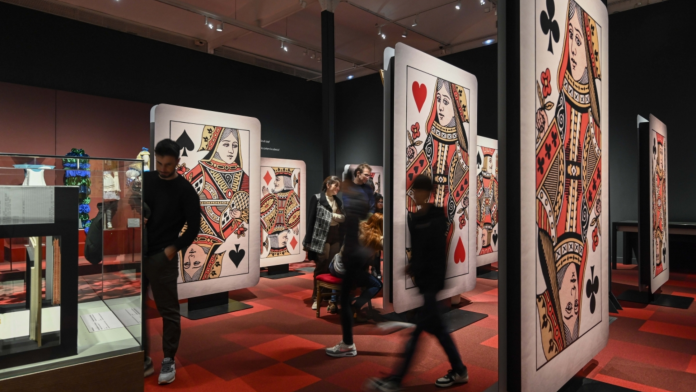 7televalencia-caixaforum-alicia-maravillas Valencia se transforma en el País de las Maravillas y recibirá al dinosaurio más grande de la historia