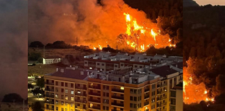 Noche de infierno en Buñol: estabilizado el incendio que obligó a desalojar varias viviendas