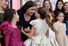 Las escenas que no se vieron de la Telefonada: de la llamada más inesperada al lapsus en el Hemiciclo Las escenas que no se vieron de la Telefonada / JCF