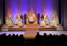 Torrent celebra la exaltación de sus nuevas Falleras Mayores