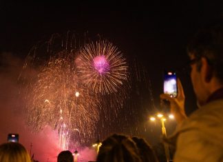 Cómo y dónde ver el castillo de fuegos artificiales del 9 de octubre