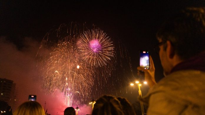 7TeleValencia - Pirotecnia 9 de octubre Cómo y dónde ver el castillo de fuegos artificiales del 9 de octubre