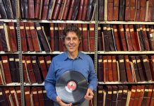 Donan un disco histórico con la grabación de «L’entrà de la Murta» y del «Himne de l’Exposició»