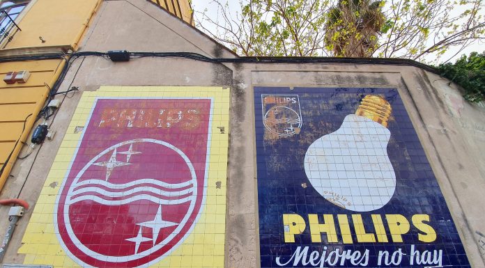 Estos son los 105 rótulos de comercios con más historia de Valencia