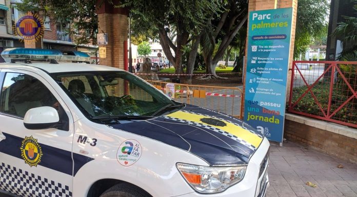 Unos policías salvan la vida a una anciana a punto de atragantarse en Alfafar