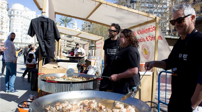 Este fin de semana la plaza del Ayuntamiento se convierte en un campo de arroz con paellas a 5 euros