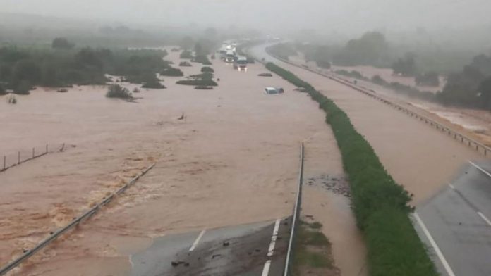 A7 entre la Comunitat Valenciana y Catalunya, en el termino municipal de Ulldecona tras el paso de la DANA