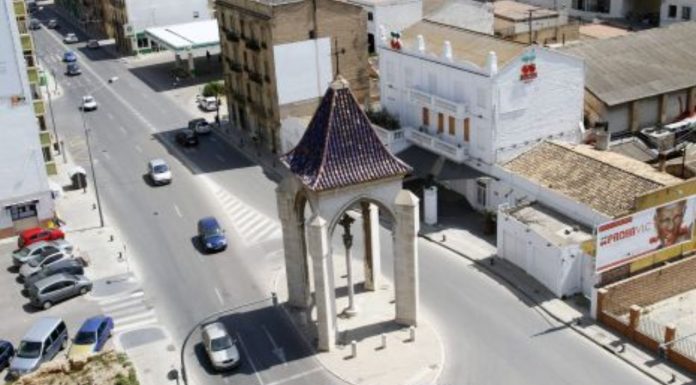 Incendio en una discoteca de la calle San Vicente de València Cruz Cubierta con la discoteca a la derecha