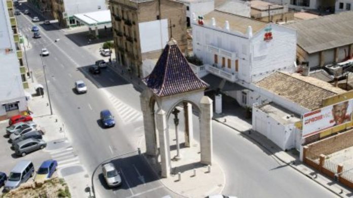 Cruz Cubierta con la discoteca a la derecha