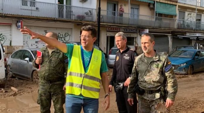 Juan Ramón Adsuara: “Estuvimos tres días solos, sin poder entrar ni salir. Ni siquiera las ambulancias” Juan Ramón Adsuara, alcalde de Alfafar, días después del paso de la DANA