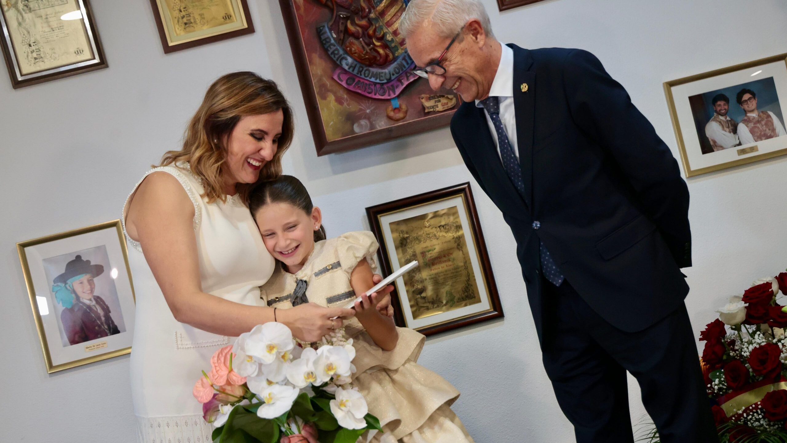 Marta Mercader Roig junto a la alcaldesa de Valencia y el concejal de Fallas