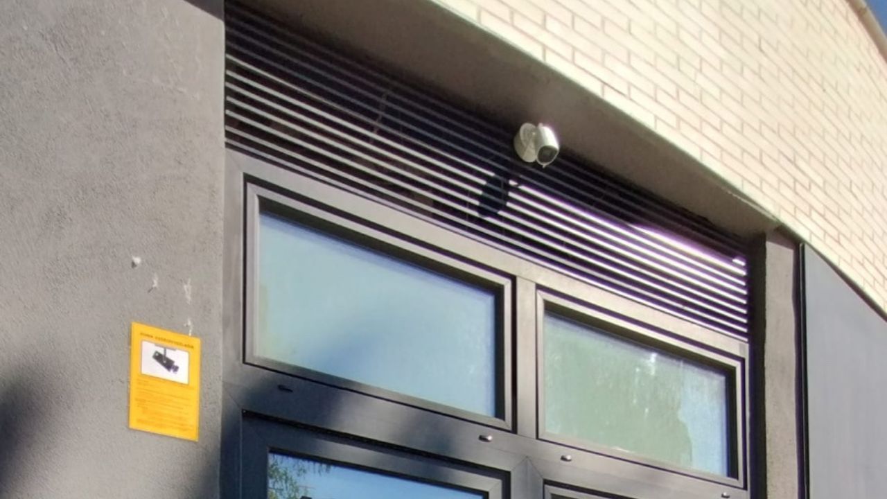 Una de las 24 cámaras de videovigilancia de Nicet Patraix