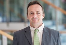 Lo Rat Penat premia al periodista Héctor González y a las Fuerzas Armadas con el "Crit Valencià de l'Any"