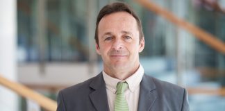 Lo Rat Penat premia al periodista Héctor González y a las Fuerzas Armadas con el "Crit Valencià de l'Any"