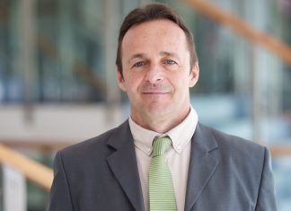 Lo Rat Penat premia al periodista Héctor González y a las Fuerzas Armadas con el "Crit Valencià de l'Any"