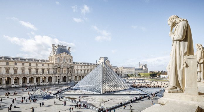 Roban joyas de Napoleón en el Louvre