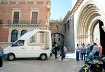 La Real Senyera sobre ruedas: así será la procesión cívica en caso de lluvia