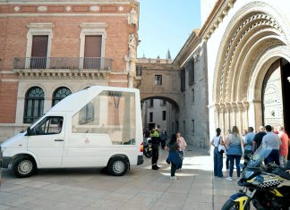 La Real Senyera sobre ruedas: así será la procesión cívica en caso de lluvia