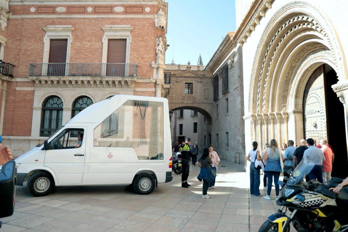 La Real Senyera sobre ruedas: así será la procesión cívica en caso de lluvia