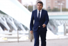 VÍDEO | Gritos a Mazón a su llegada al homenaje