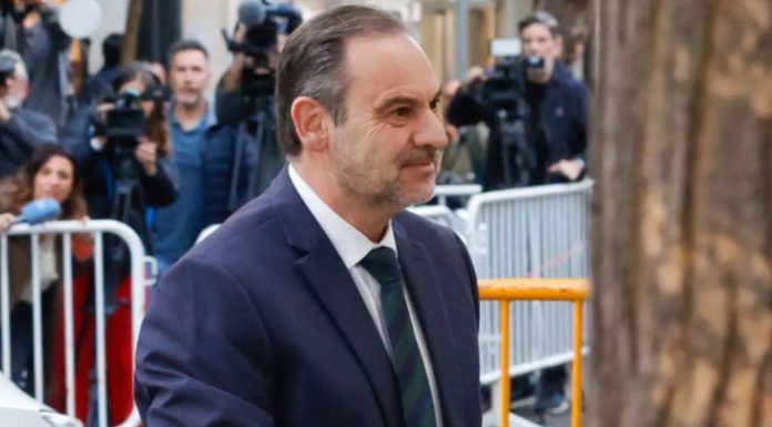 Ábalos mantiene silencio ante el Supremo porque se considera indefenso con su abogado