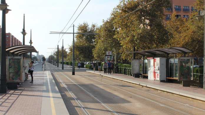 Herida grave una niña de 14 años al ser atropellada por un tranvía en Tarongers