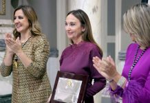 La Honorable Clavariesa Vicentina durante su presentación