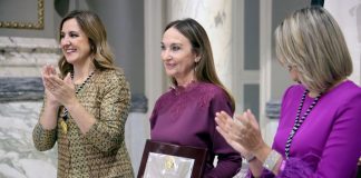 La Honorable Clavariesa Vicentina durante su presentación