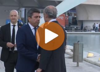 VÍDEO | Inesperado encuentro entre Mazón y Camps en el funeral de Estado