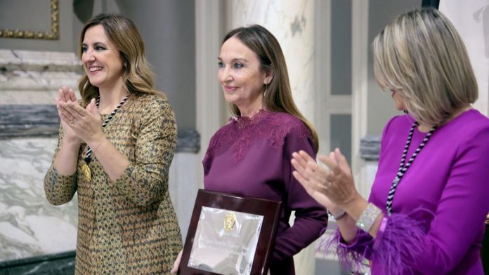 La Honorable Clavariesa Vicentina durante su presentación